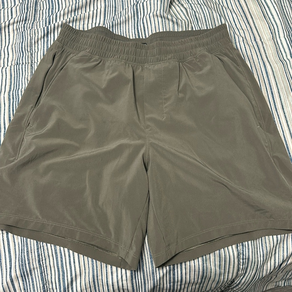 Lululemon pace breaker 7 inch size medium. Color is rover brown !